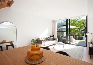 110d/5 Hadfields -L- in Erskineville