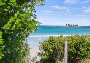Beachfront - elevated ocean views