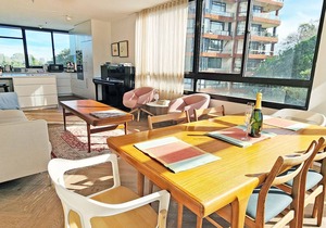 Beautiful harbour views, stylish apartment with pool & parking