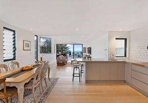 BRON455B - Bronte Beach House with Ocean Views