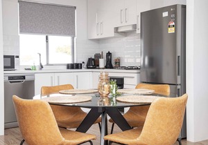 Cloverdale Minimalist | 10 Mins to Airport & City
