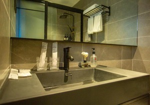 Locals Apartment House 24