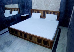 Sharda hotel