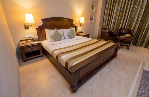 Bareilly Hotel | 144 m² Hotel ∙ 4 guests