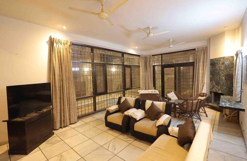 Agra Villa | 2000 m² Villa ∙ 3 bedrooms ∙ 10 guests