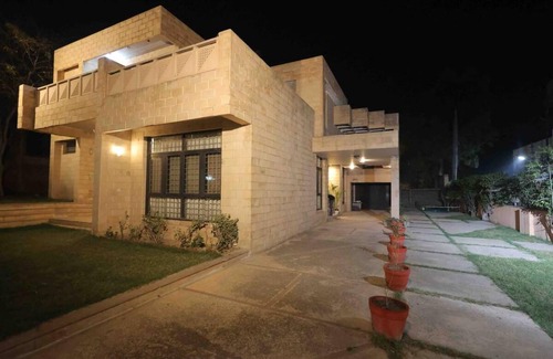 Agra Villa | 2000 m² Villa ∙ 3 bedrooms ∙ 10 guests