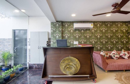 Noida Apartment | 220 m² Apartment ∙ 21 bedrooms ∙ 2 guests