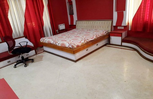 Aliganj House | 371 m² Bungalow ∙ 4 bedrooms ∙ 8 guests