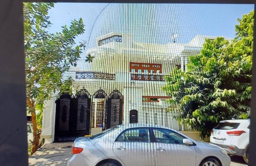 Aliganj House | 371 m² Bungalow ∙ 4 bedrooms ∙ 8 guests