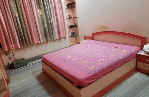 Aliganj House | 371 m² Bungalow ∙ 4 bedrooms ∙ 8 guests