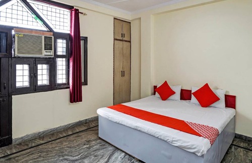 Indirapuram Hotel | Hotel ∙ 3 guests