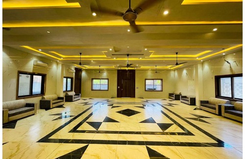 Vrindavan Hotel | Hotel ∙ 3 guests