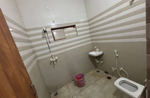 Vrindavan Hostel | HOTEL KRISHNA HERITAGE VRINDAVAN