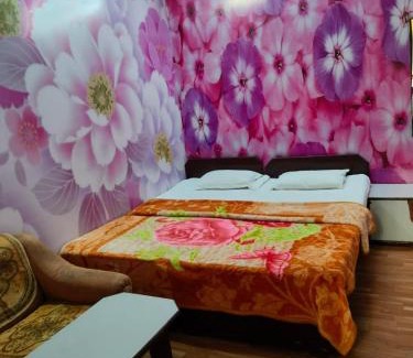 Taj Ganj Hostel | Hotel Raj Bed And Breakfast Near Tajmahal