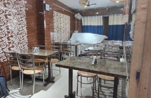 Agra Hotel | HOTEl SARWAN