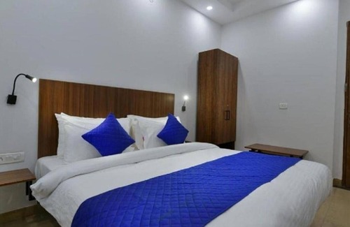 Indirapuram Hotel | Hotel The Emporio A Corporate suites