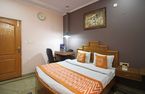 Meerut Hotel | OYO 7147 Hotel Madhur Regency