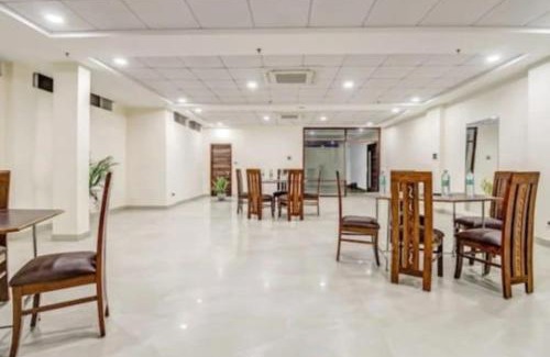 Gomti Nagar Hotel | RROOMS Elite Hotel Ekana Grand