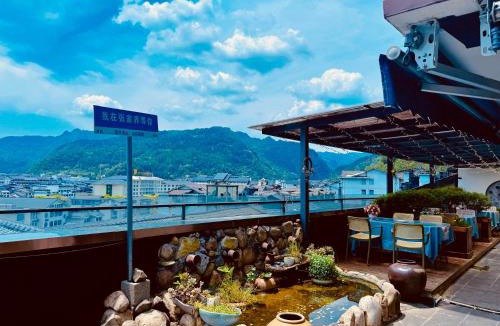 Wulingyuan House | 一树一花客栈眷恋店
