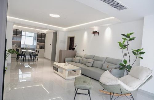 Wulingyuan Apartment | 七月在野