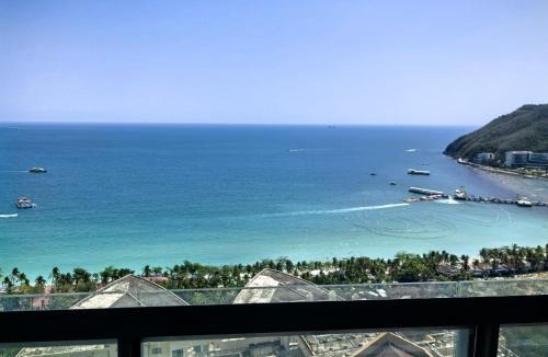 Sanya Apartment | 三亚大东海高层无遮挡海景房四室3卫,АдресJinmao Sea View Garden 8 Haihua Road High-rise property with unobstructed ocean views, 4 bedrooms