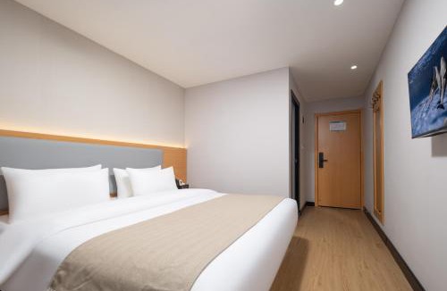 Tianya District Hotel | 三亚观海楼酒店（三亚湾椰梦长廊店）