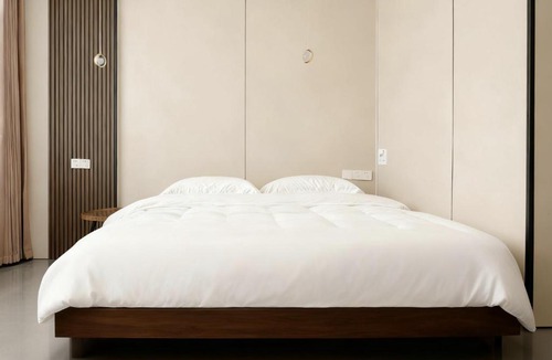 Pudong Hotel | 上海铂金酒店 Shanghai Platinum Selection Hotel 7x24 hours airport pick-up and drop-off service, round-the-clock butler service, professional tourist service, 24-hour airport shuttle service and luggage storage service