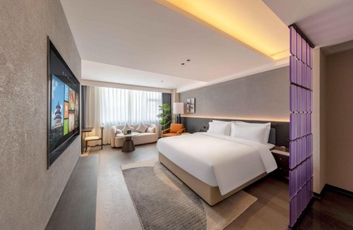 Qishi Hotel | 东莞企石康门紫酒店