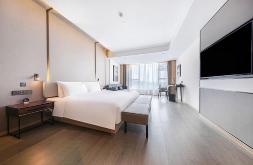 Fenggang Hotel | 东莞凤岗南天大厦亚朵酒店