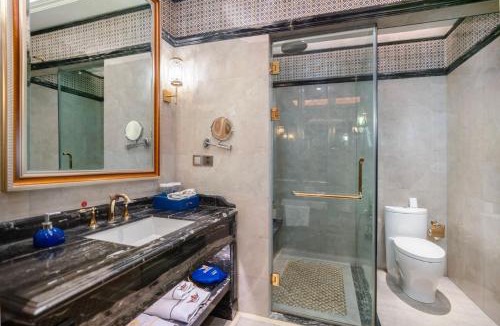 Yining Hotel | 丝路天山酒店伊宁店 Yining Silu TianShan Hotel