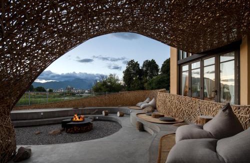 Gucheng District House | 丽江云渡雪山湖景民宿 VENTO Sunlit Golden Peak Lake View Vacation Hotel