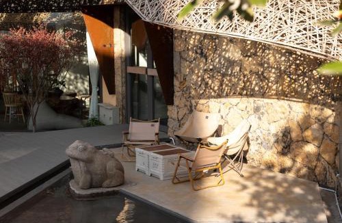 Gucheng District House | 丽江云渡雪山湖景民宿 VENTO Sunlit Golden Peak Lake View Vacation Hotel