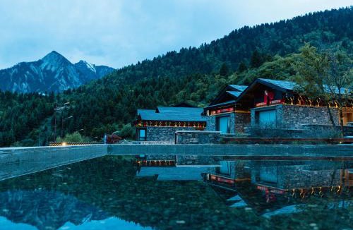 Jiuzhaigou House | 九寨云裳