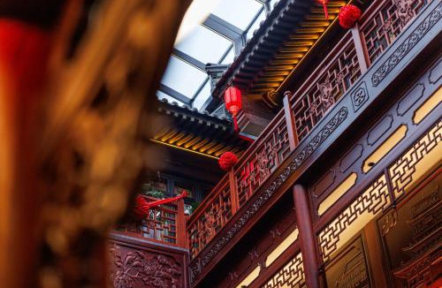 Datong City Center Bed & Breakfast | 云中超然阁中式红木设计师四合院民宿
