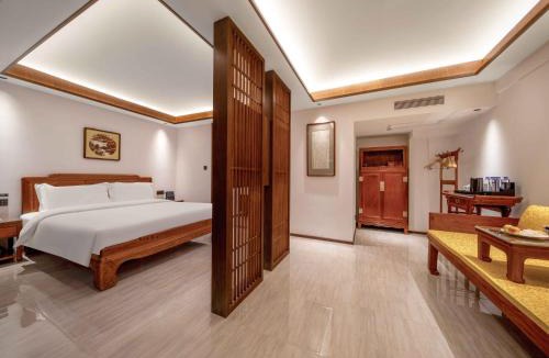 Datong City Center Bed & Breakfast | 云中超然阁中式红木设计师四合院民宿