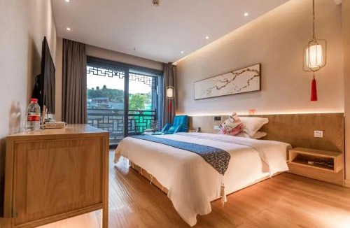 Fenghuang Apartment | 云桥自在江景民宿