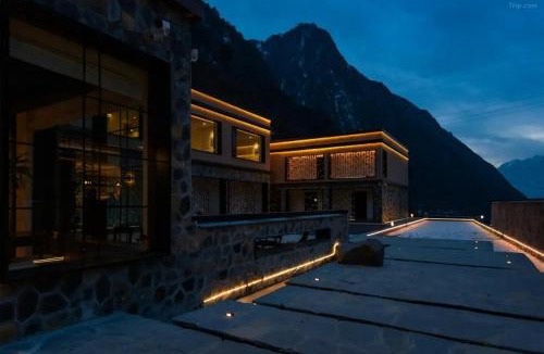 Fengyi House | 云端阿尔温泉民宿