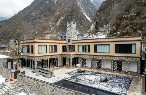 Fengyi House | 云端阿尔温泉民宿