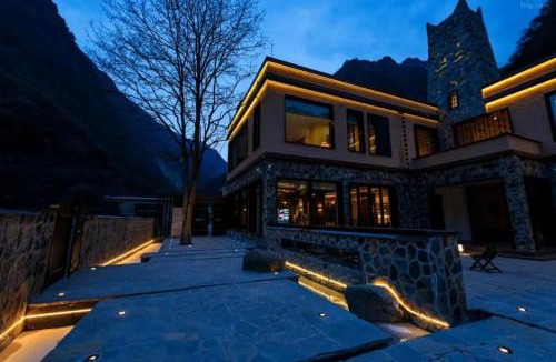 Fengyi House | 云端阿尔温泉民宿