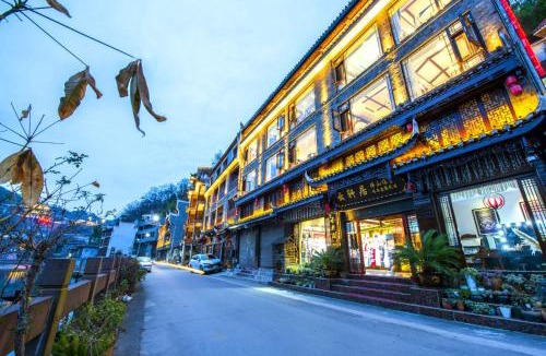 Fenghuang Hotel | 云轩居江景民宿