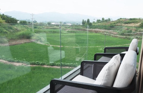 Tongliang County Hotel | 亦念亦忘民宿, Enjoying Countryside Scenery, Private Hot Spring, Chinese Cultural Experience, Family Farm Pick-up
