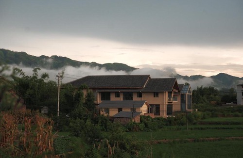 Tongliang County Hotel | 亦念亦忘民宿, Enjoying Countryside Scenery, Private Hot Spring, Chinese Cultural Experience, Family Farm Pick-up