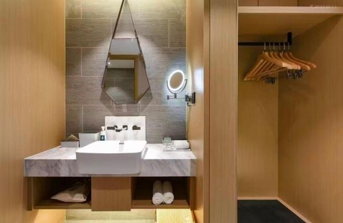 Beijing Central Business District Hotel | 北京朝阳门雅宝路亚朵酒店