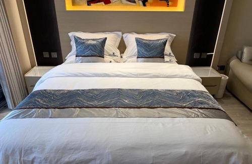 Middle Chaoyang Apartment | 北京杰川世茂国际公寓