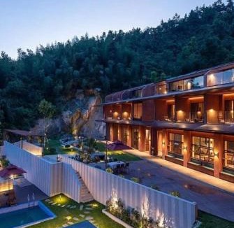 Nanyue District Hotel | 南岳山水和野奢民宿