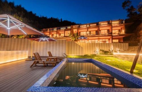Nanyue District Hotel | 南岳山水和野奢民宿