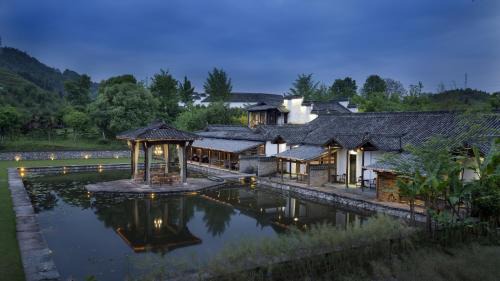 Wuyuan Cabin | 厚塘度假庄园