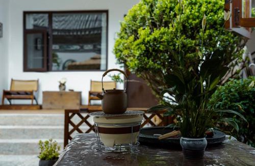 Dali Ancient Town House | 呓语者Whisperer观山私宅微酒店