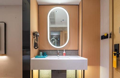 Jinghu District Hotel | 城市便捷芜湖步行街高铁站店