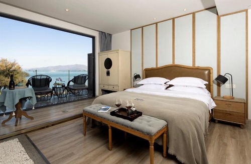 Dali Hotel | 大理传家合院海景民宿三圣岛店